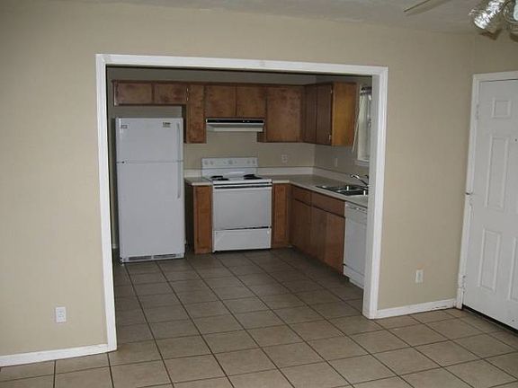 5th image of 390C Prince St