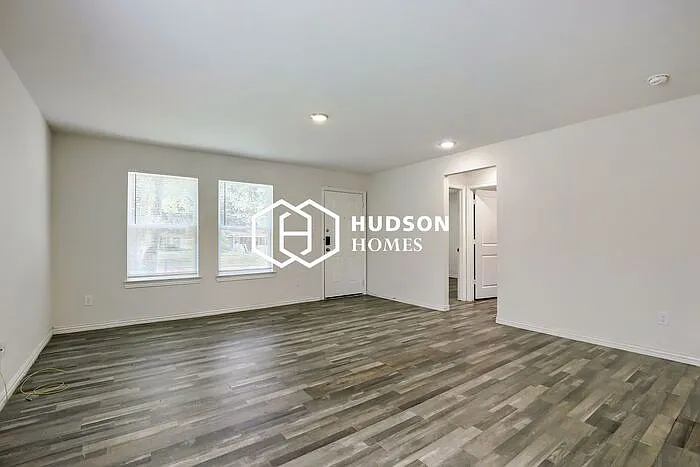 1115 E Birdsong St — Photo 3