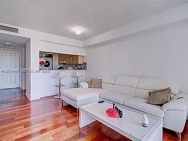 102 SW 6th Ave #405 — Photo 2