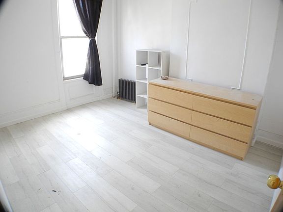 2nd image of 12-09 Jackson Ave #1