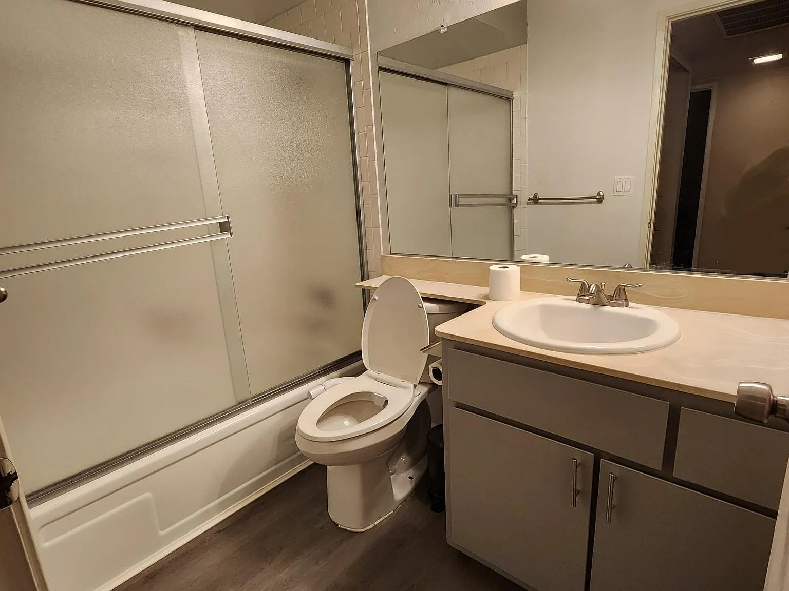 2 bed, 950 sqft, $2,195 — Photo 2
