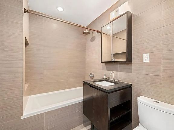 5th image of 139 Skillman Ave APT 6C