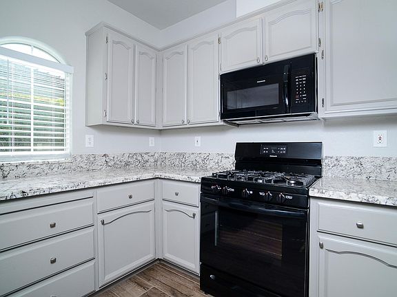 4th image of 744 Kilbirnie Ct