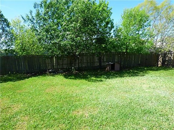 Confortable backyard.