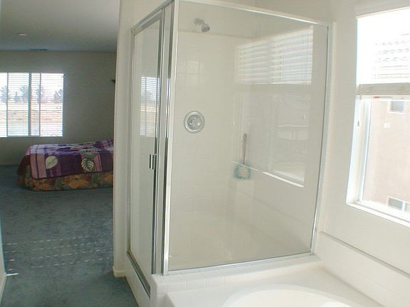 Master Bath w/Oval Tub