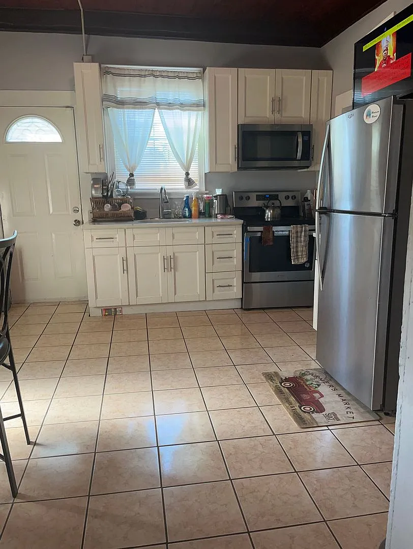 2 Bed / 1 Bath First-Floor Rental Available ASAP — Photo 4
