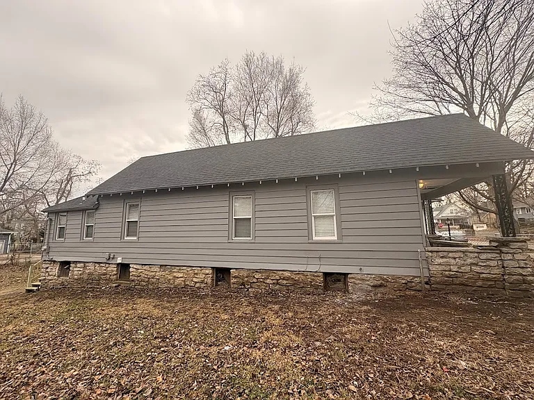 135 Lawndale Ave — Photo 17