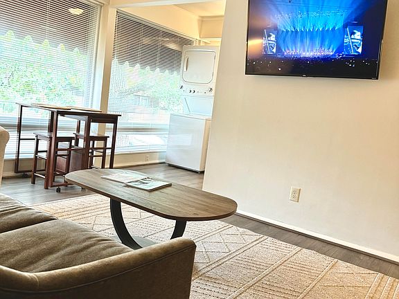 4th image of 201 Acklen Park Dr APT 13