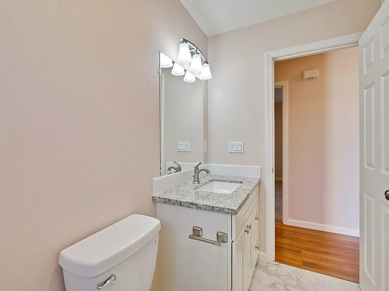 1425 Sunshadow Ln — Photo 27