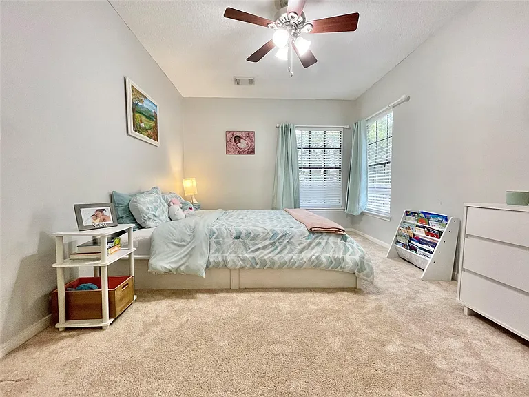 7 Windledge Pl — Photo 37