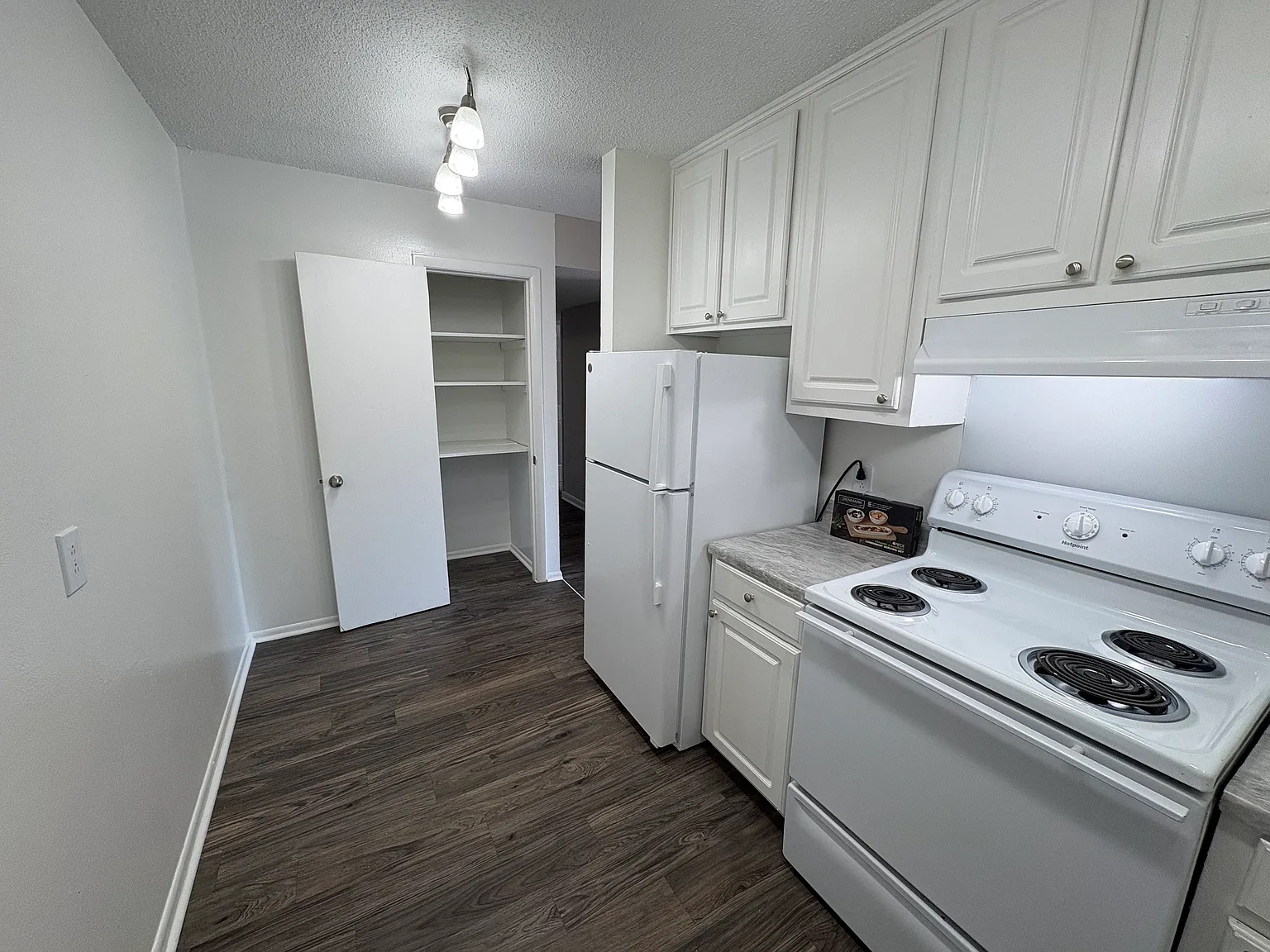 2 bed, 1000 sqft, $1,195 — Photo 4