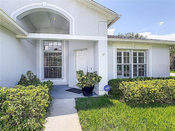 2nd image of 805 Lewis Pl