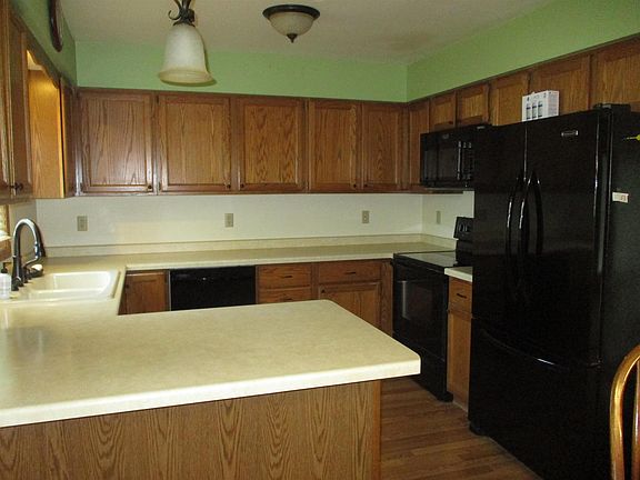 2nd image of 924 Prospect Ave