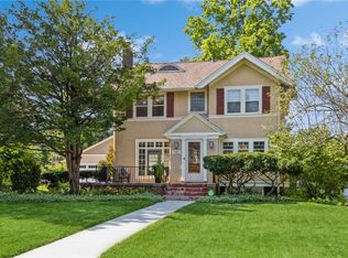 1907 Glenway Dr SE, Cedar Rapids, IA 52403