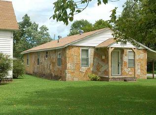 910 3rd St, Mena, AR 71953
