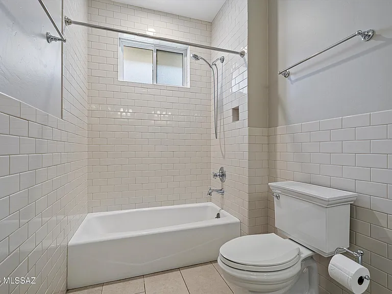 2124 E 2nd St — Photo 28