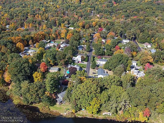 The neighborhood in autumn