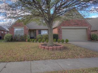 11932 S Ivy Ct, Jenks, OK 74037