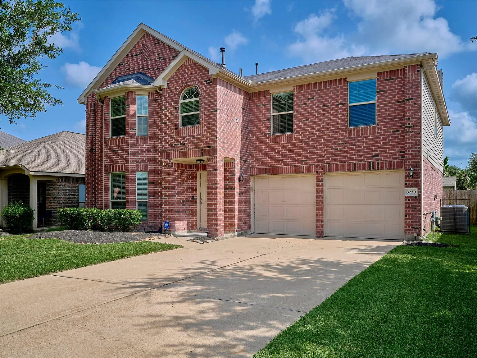 4 bed, 2.5 bath, 2683 sqft, $2,400 — Photo 3