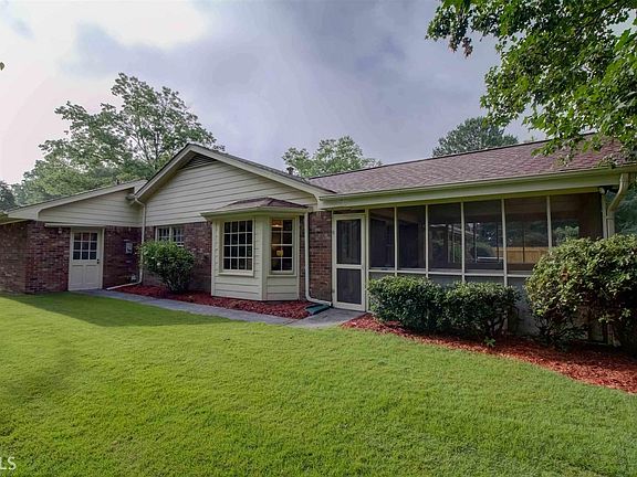 2nd image of 2565 Springdale Dr #16