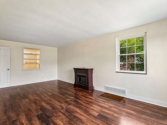 3rd image of 8055 Remington Dr
