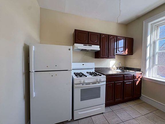 5th image of 285 Edgewood Ave #C22