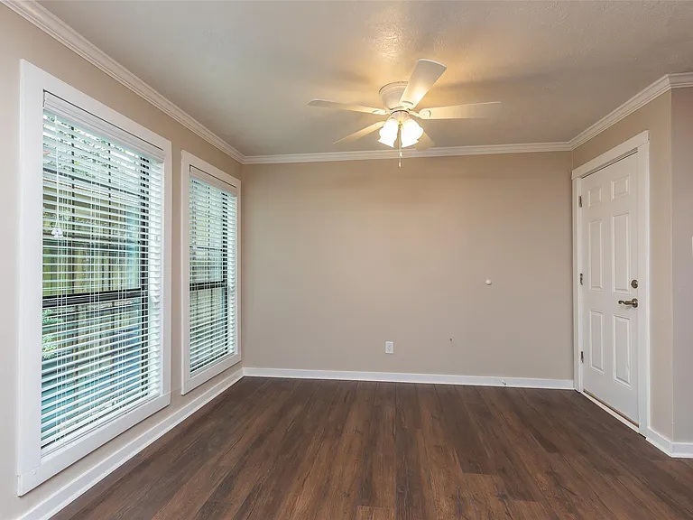 1611 Oakdale St — Photo 11