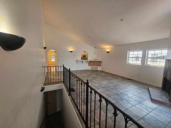3rd image of 1649 Sargent Pl