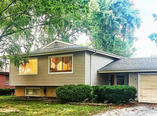 910 Bowling Green Dr, Homewood, IL 60430