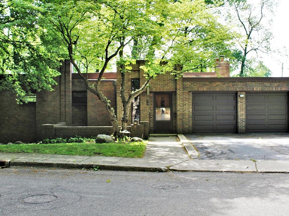 1st image of 24 Merwood Dr E
