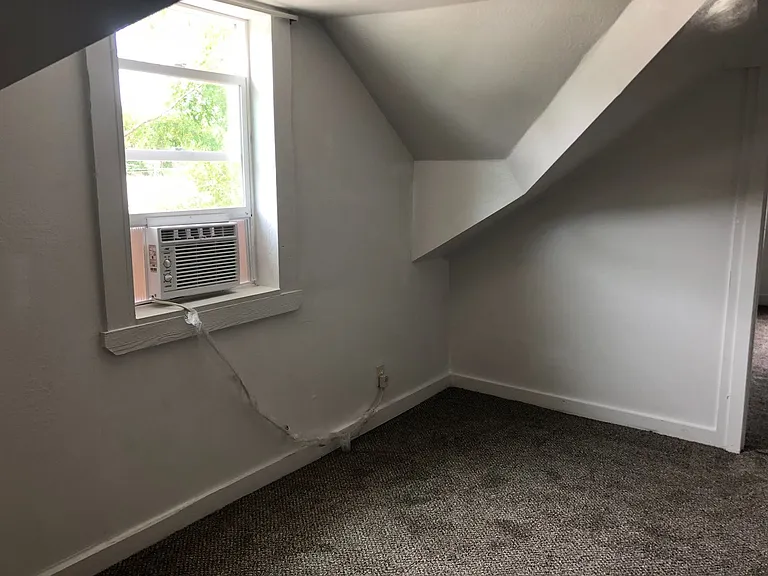 516 S 36th St — Photo 12
