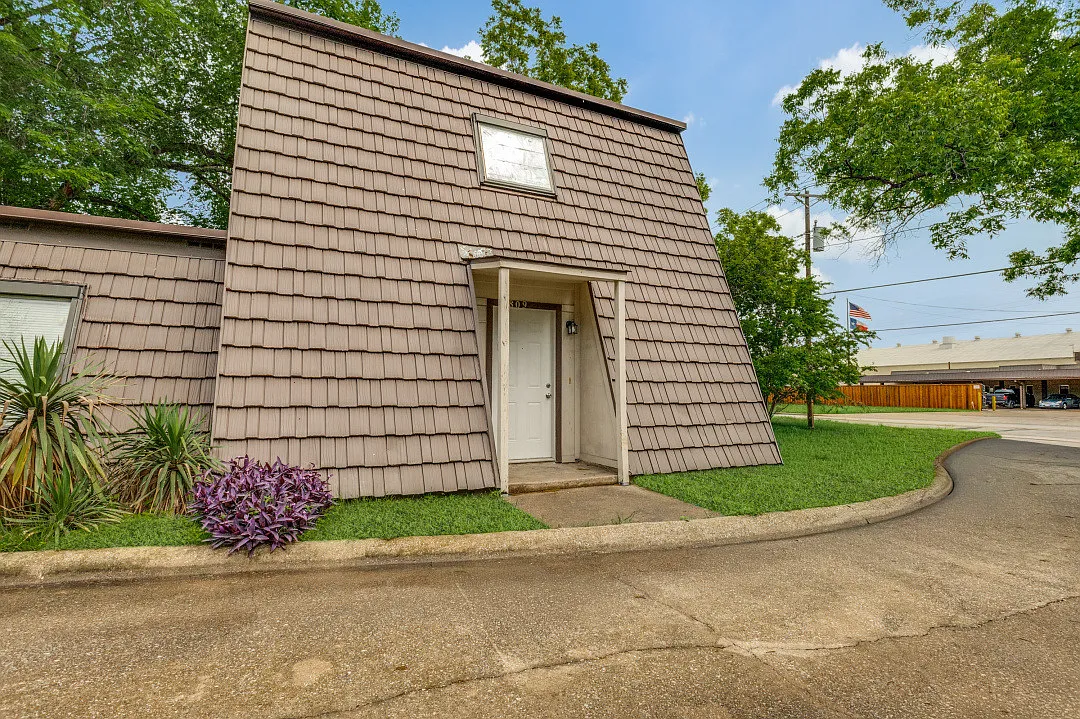 809 East Pioneer Drive - 1 — Photo 1