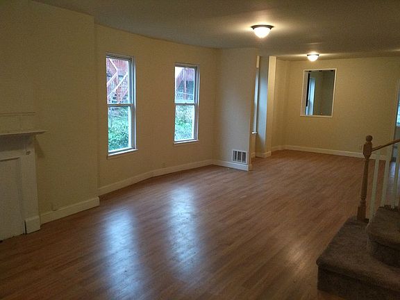 2nd image of 915 Pine St