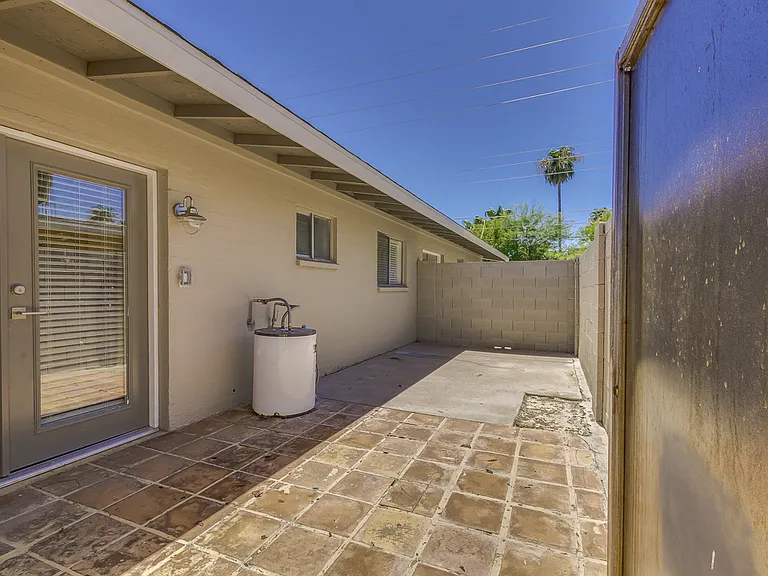 $0 First Month Rent! Remodeled 2 Bed Casita w/ Private Patio, W/D & Pool — Photo 27