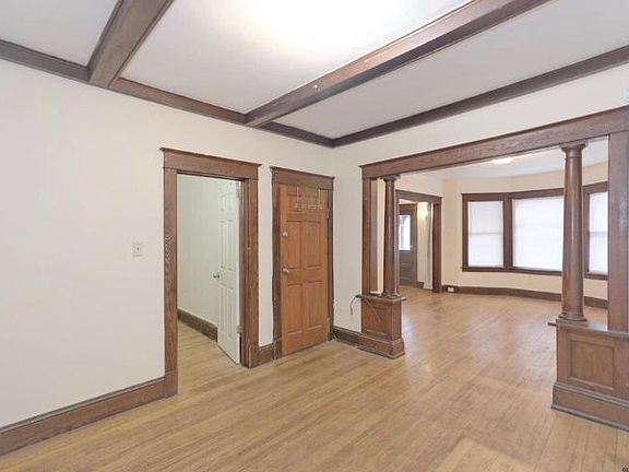 4th image of 391 Morris St #1