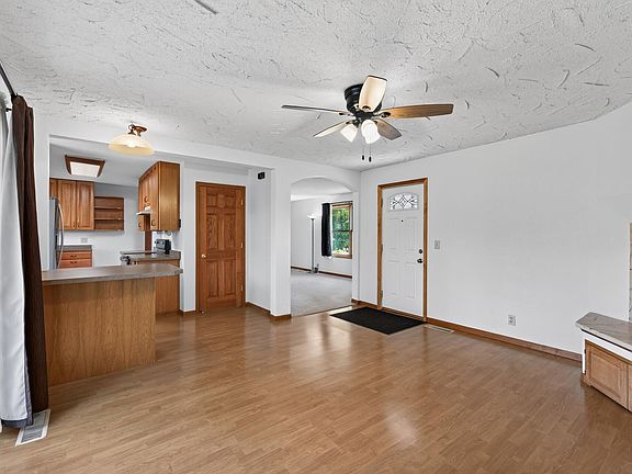 4th image of 922 23rd Ave NW