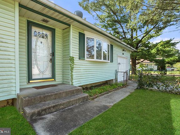 2nd image of 200 Rugby St