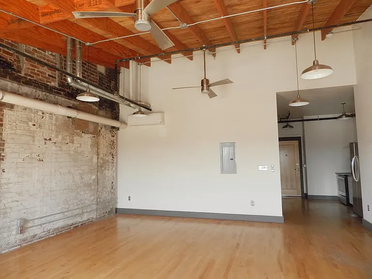 222 N Central St — Photo 31