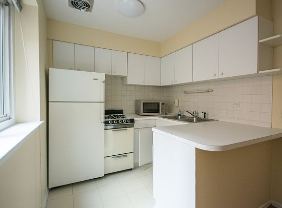 3rd image of 515 W Wrightwood Ave APT 410