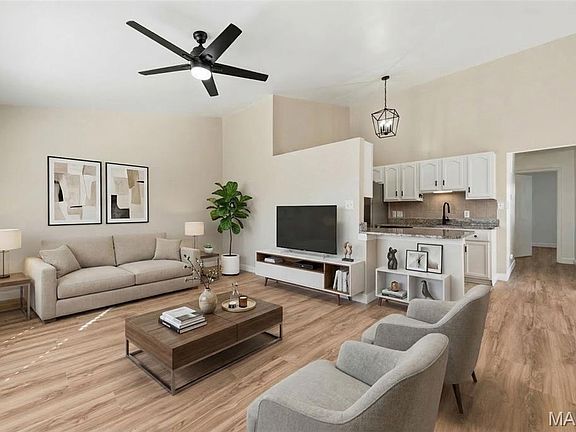 2nd image of 125 Towne Square Ct
