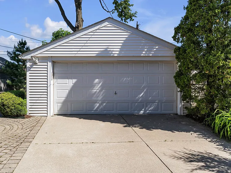 2711 Dorchester Rd — Photo 52