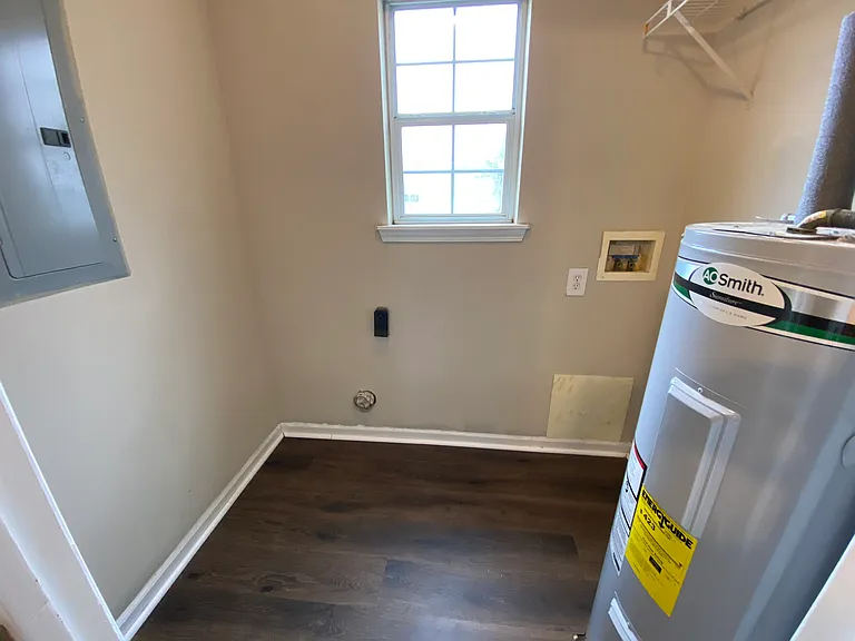 210 Oxford Cir — Photo 6