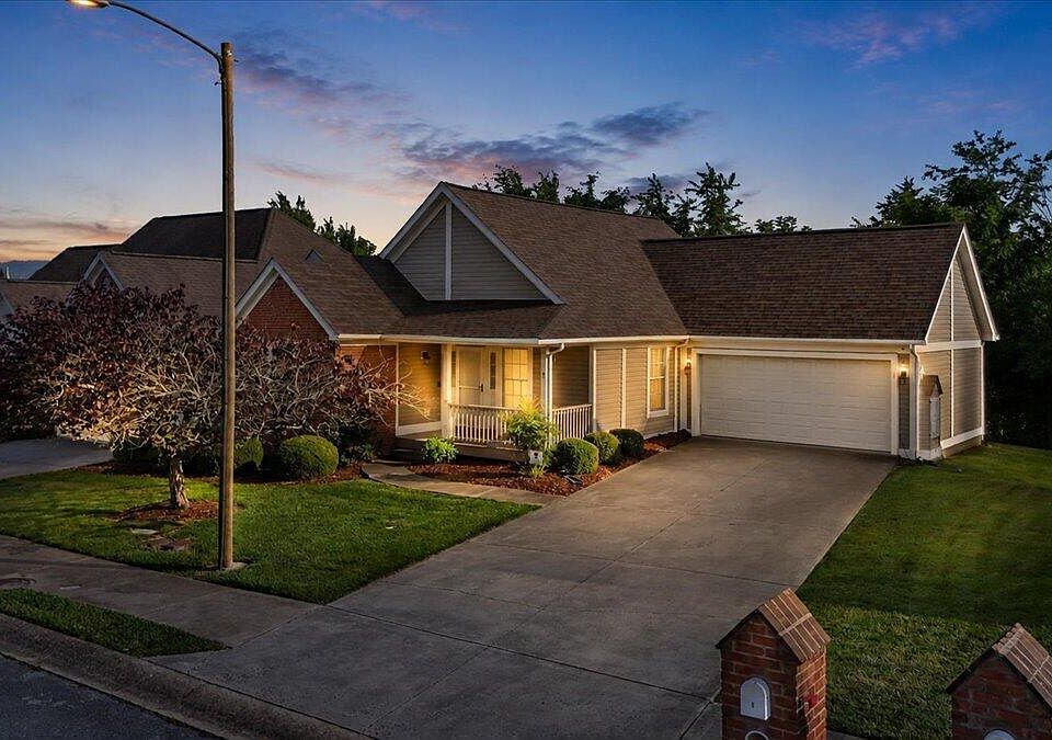 1st image of 8 Willow Tree Ct #0