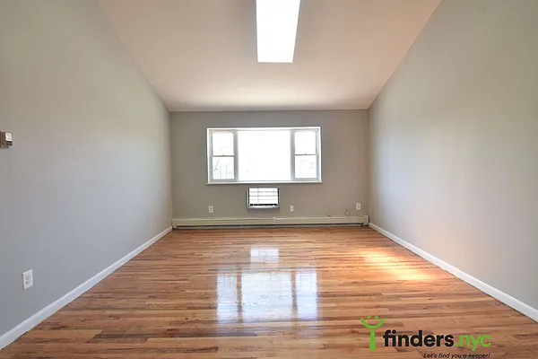 Rented by Clove Realty LLC | media 16