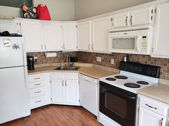 3rd image of 805 Westridge South Dr