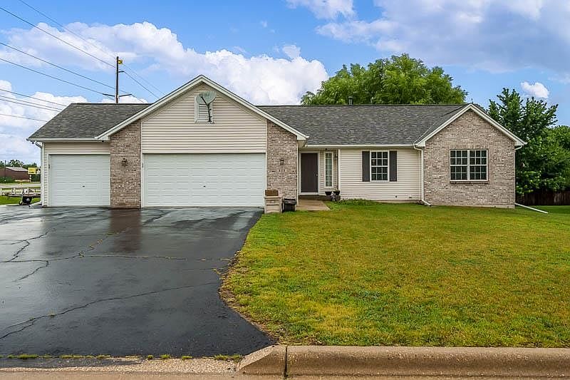 1st image of 829 Dr Clark Way