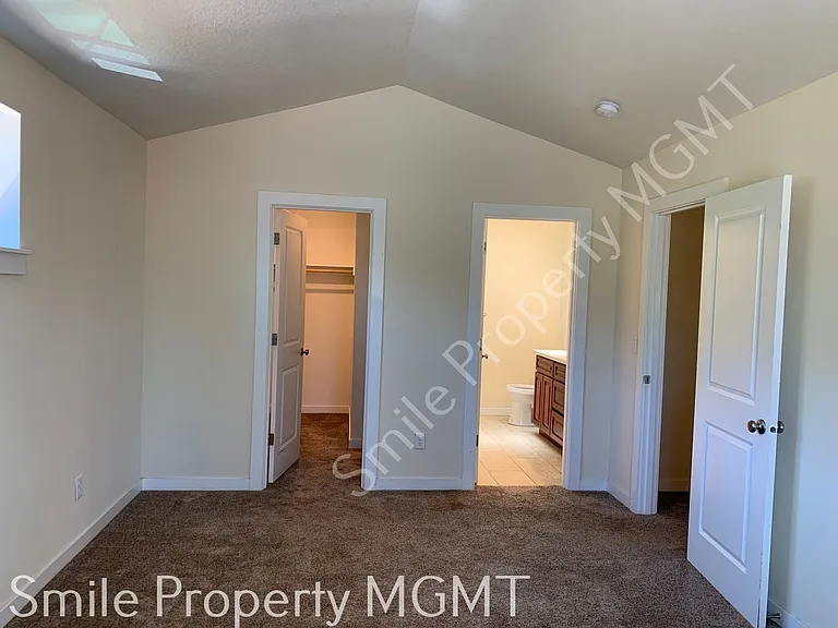 3223 SE 122nd Ave #A-B — Photo 11