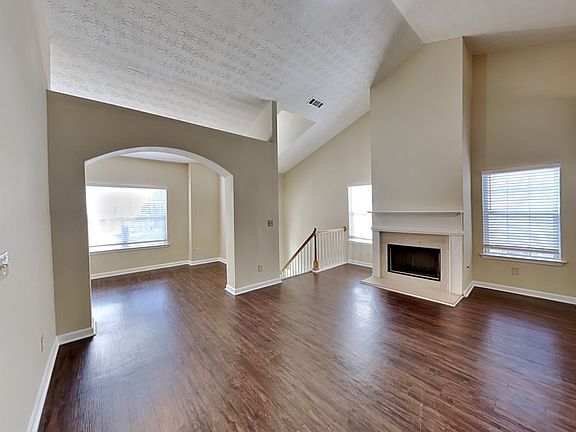 3rd image of 320 Lake Royale Pl