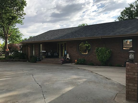 4th image of 2421 Lilac Dr
