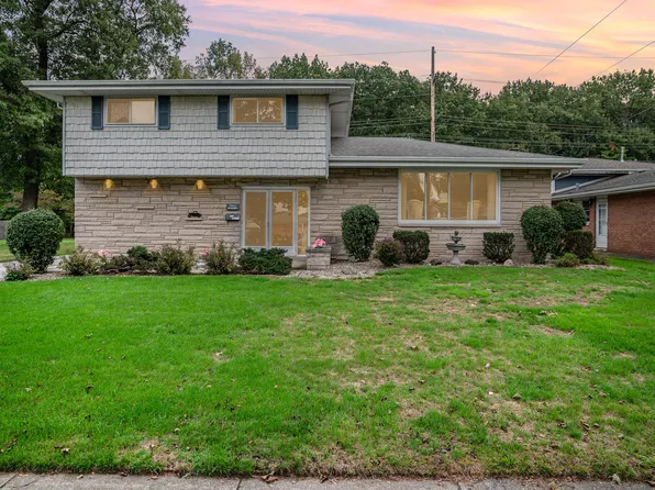 10031 Delaware Pl, Highland, IN 46322